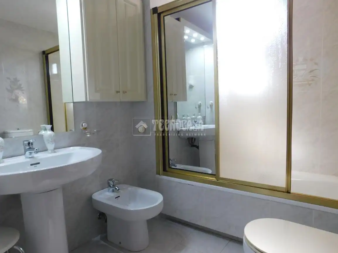 Bathroom of Flat for sale in Zaragoza  with Air Conditioner, Heating and Terrace