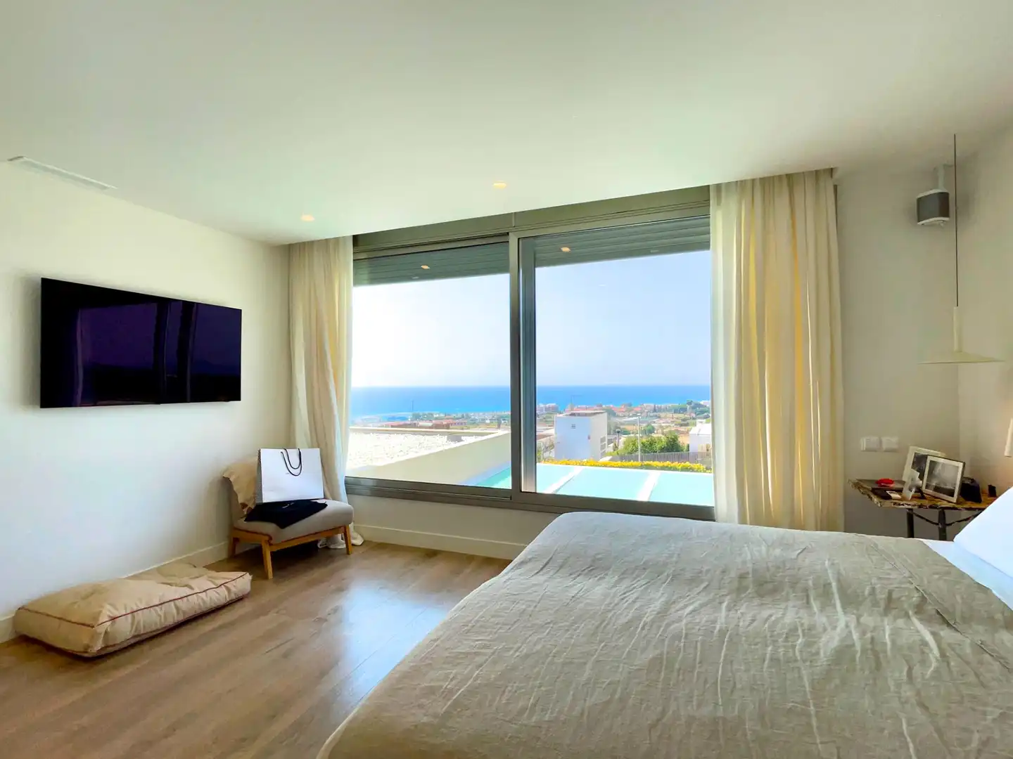 Schlafzimmer von Haus oder Chalet zum Verkauf in Sant Vicenç de Montalt mit Klimaanlage, Heizung und Privatgarten