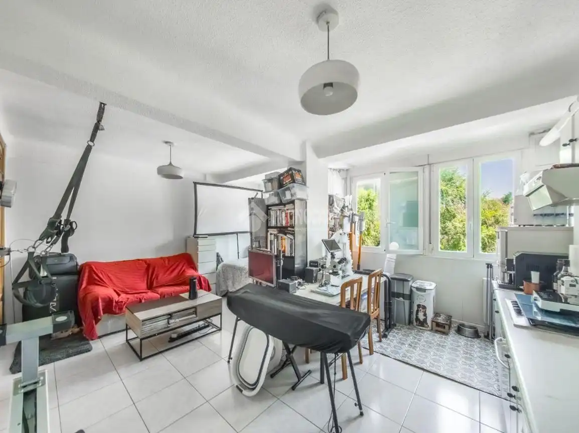 Vista exterior de Estudio en venta en Madrid con Calefacción