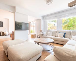 Living room of Single-family semi-detached for sale in  Madrid Capital  with Air Conditioner, Heating and Private garden