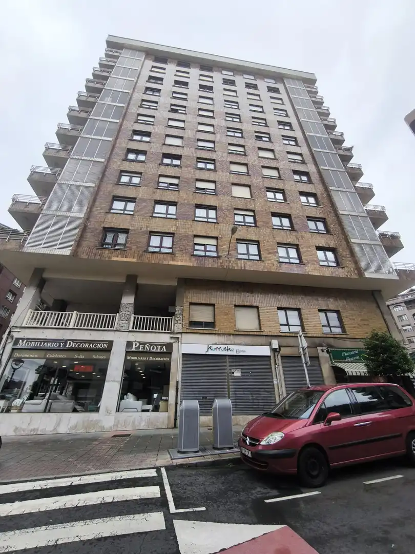 Vista exterior de Pis en venda en Portugalete amb Calefacció, Jardí privat i Moblat