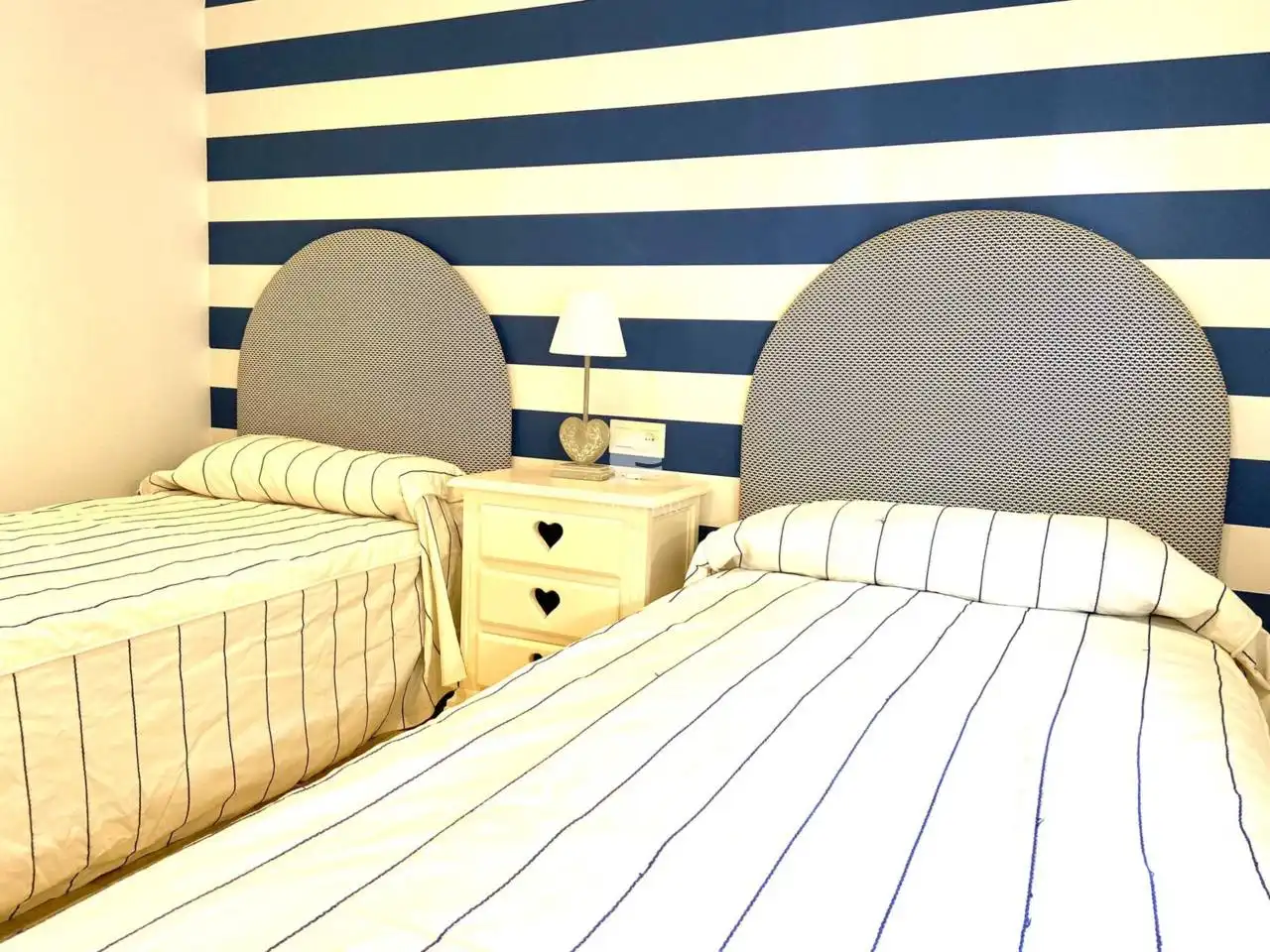 Bedroom of Flat for rent in Vélez-Málaga  with Air Conditioner, Terrace and Furnished