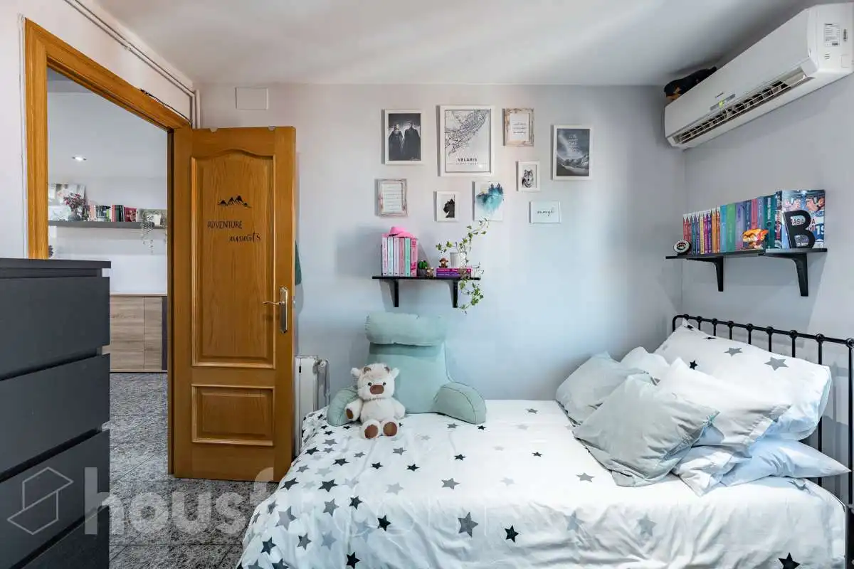 Bedroom of Flat for sale in Sabadell  with Air Conditioner, Heating and Furnished