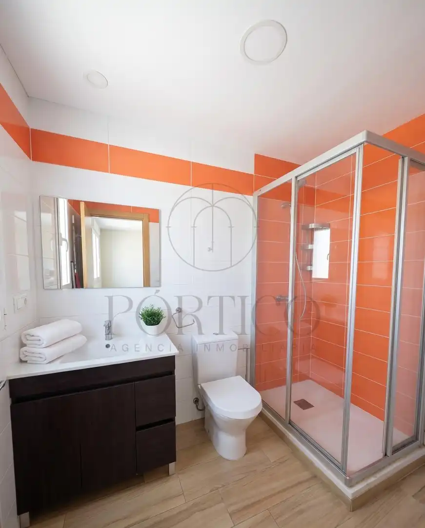 Baño de Piso en venta en O Porriño   con Calefacción, Terraza y Trastero