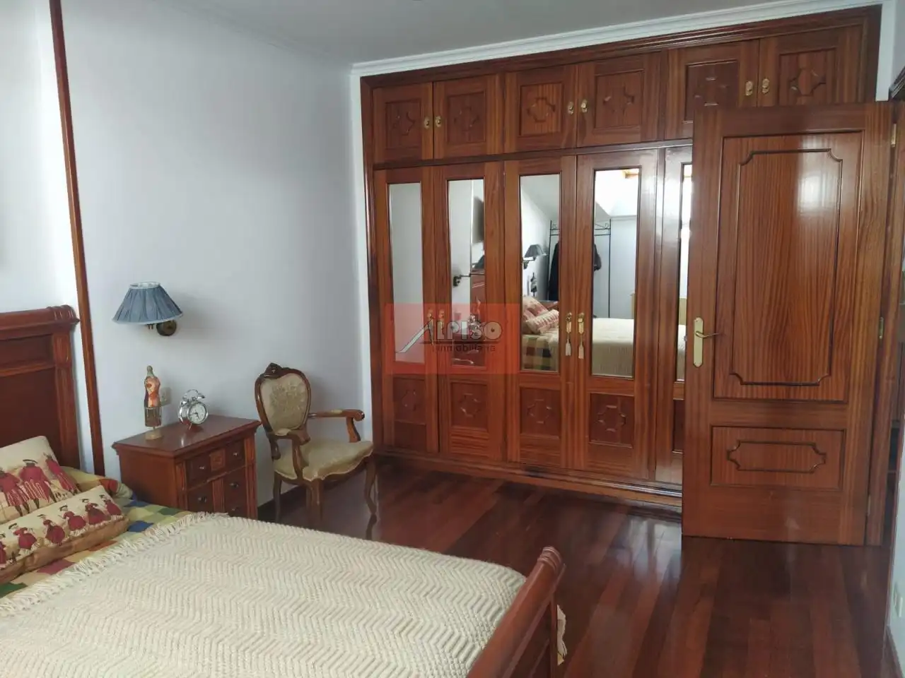 Dormitori de Dúplex en venda en Ourense Capital  amb Calefacció, Parquet i Moblat