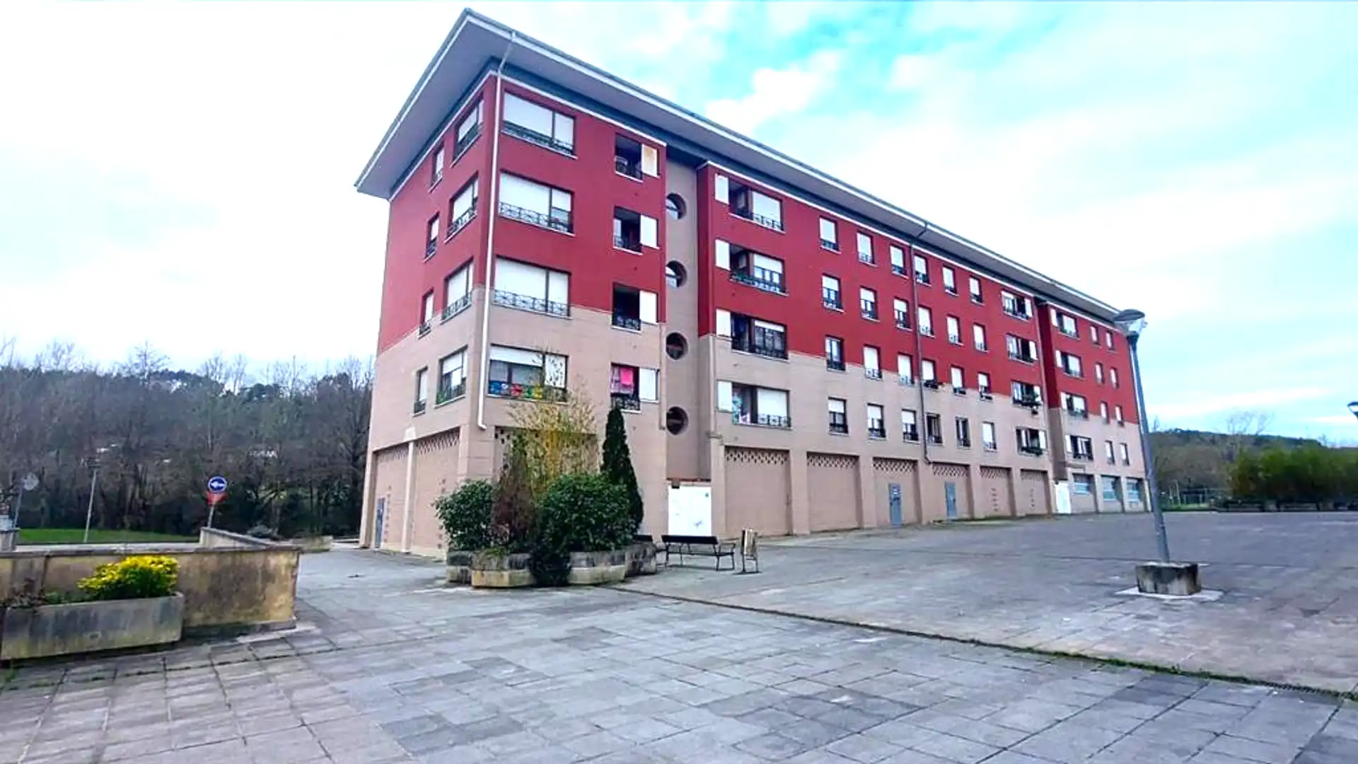 Vista exterior de Garaje en venta en Mungia