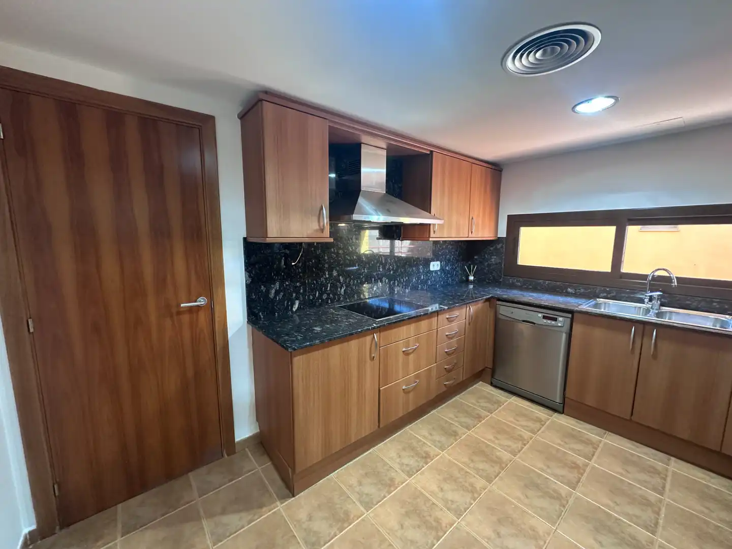 Cocina de Casa o chalet en venta en Tarragona con Aire acondicionado, Calefacción y Jardín privado