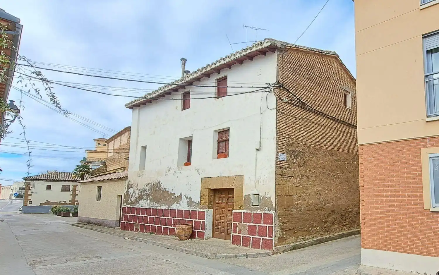 Vista exterior de Casa o xalet en venda en Igriés amb Traster i Piscina comunitària