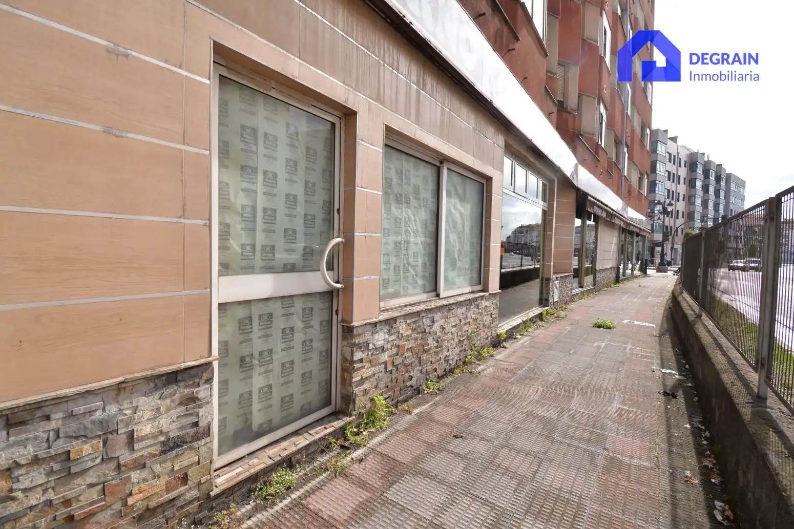 Vista exterior de Local de lloguer en Oviedo 