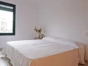 Dormitori de Apartament de lloguer en Torredembarra amb Aire condicionat, Calefacció i Moblat