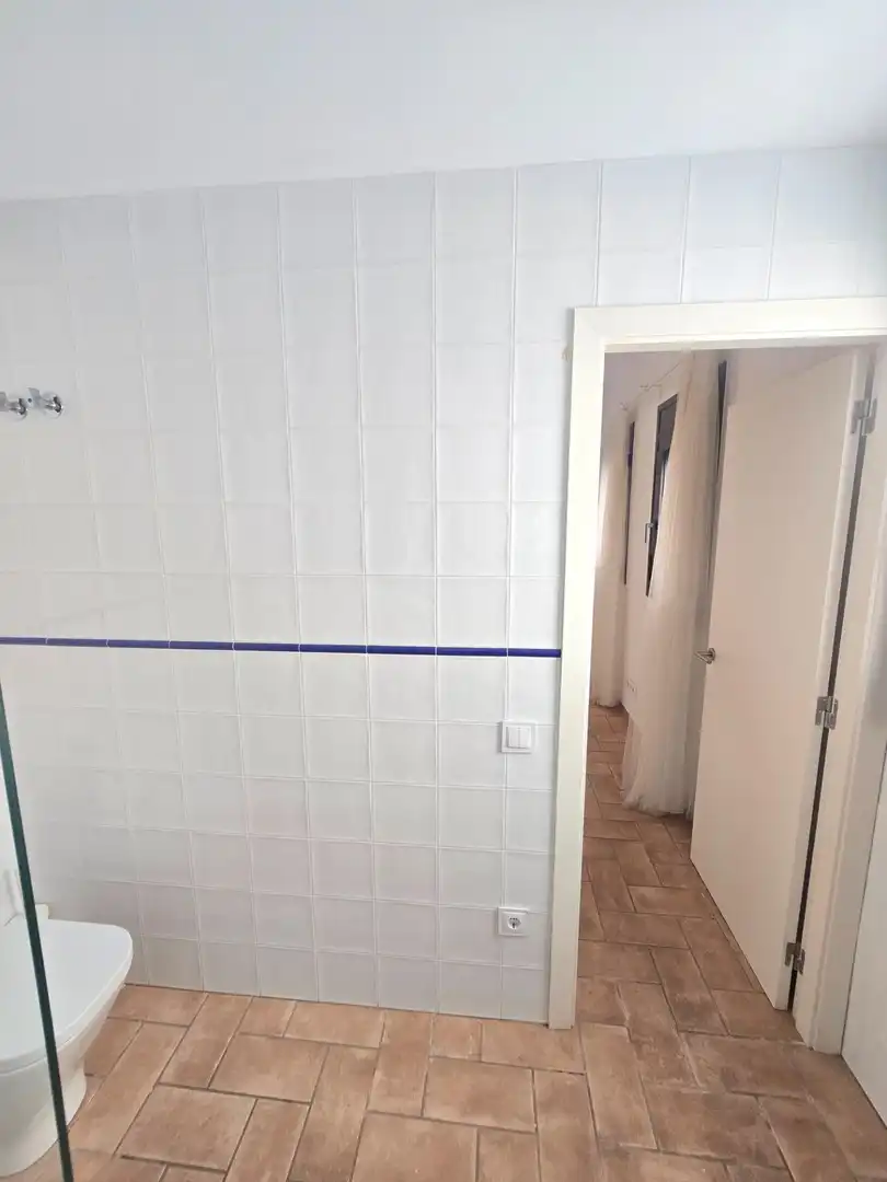 Bathroom of Ground floor for rent in El Masnou  with Air Conditioner, Heating and Private garden