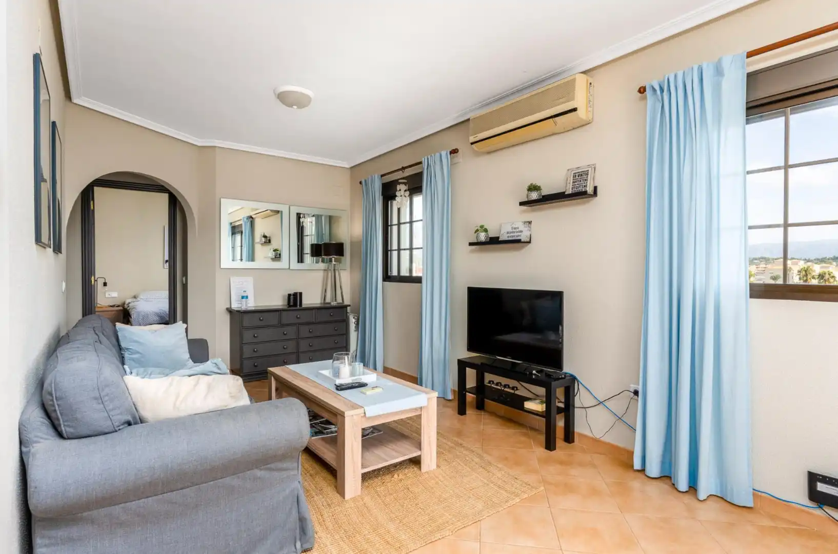 Sala d'estar de Casa o xalet en venda en L'Alfàs del Pi amb Aire condicionat, Calefacció i Jardí privat