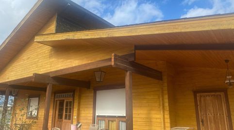 CHALET DE MADERA CON PISCINA Y JARDINES EN PARCELA VALLADA., immagine 4