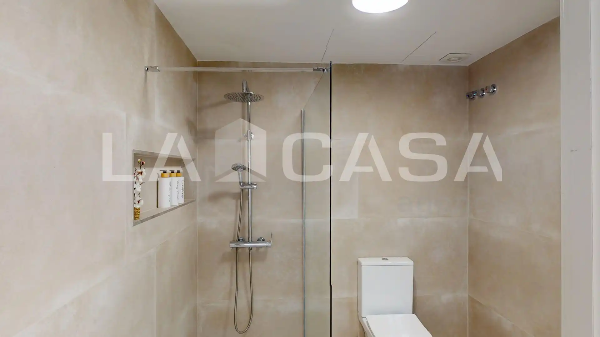 Badezimmer von Erdgeschoss zum Verkauf in Valencia mit Klimaanlage, Heizung und Möbliert