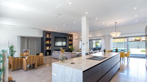 Exclusividad, diseño y confort en un chalet único en Beniaján, Murcia.
