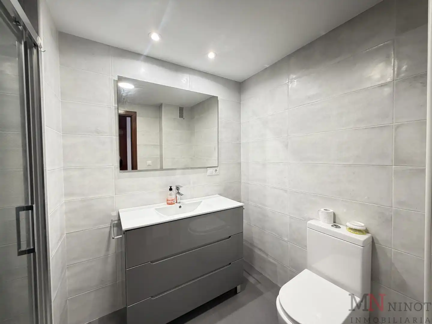 Baño de Piso en venta en Castellón de la Plana / Castelló de la Plana con Aire acondicionado, Calefacción y Balcón