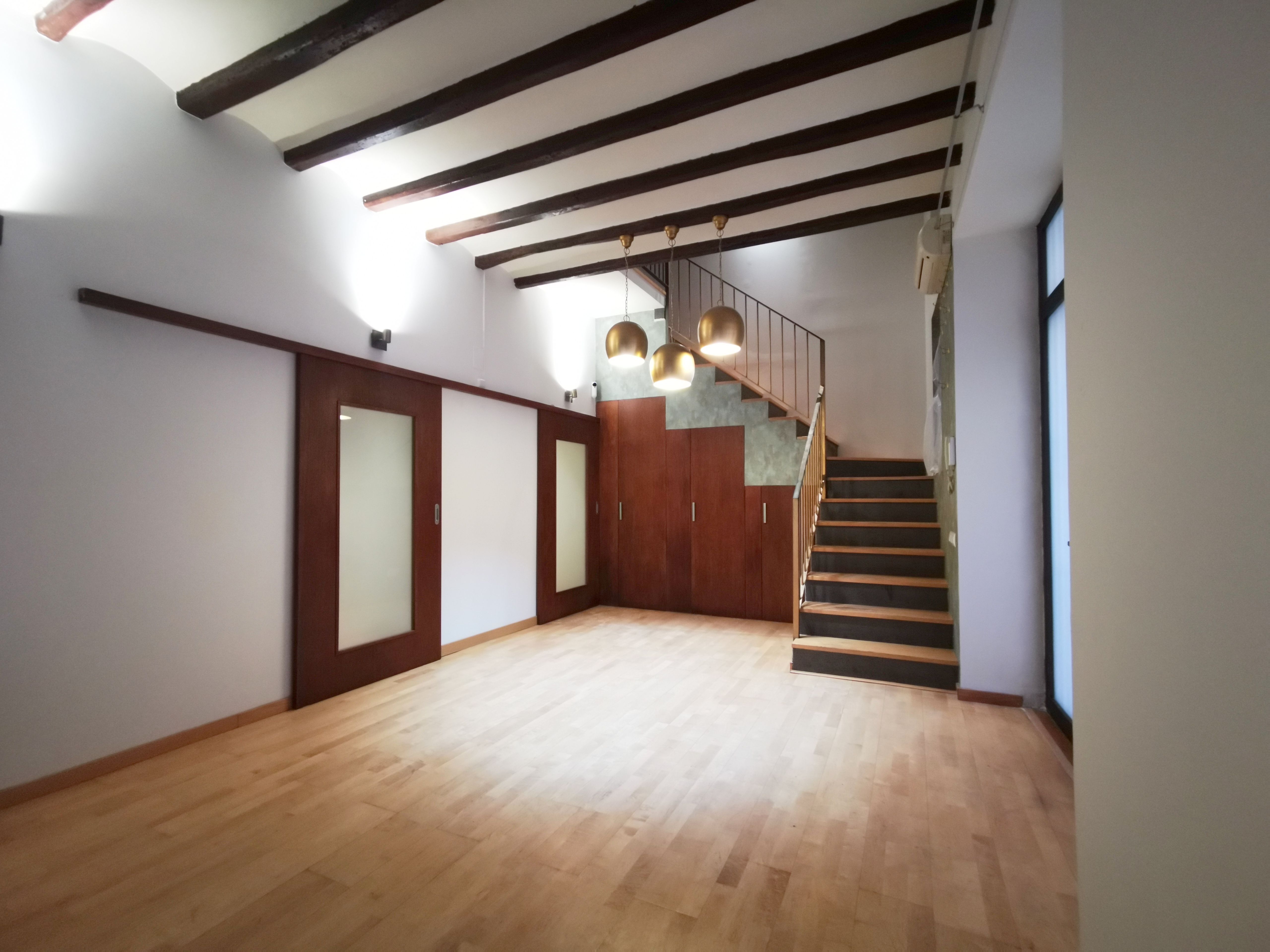 Duplex for sale in  Barcelona Capital  with Air Conditioner, Oven and Washing machine