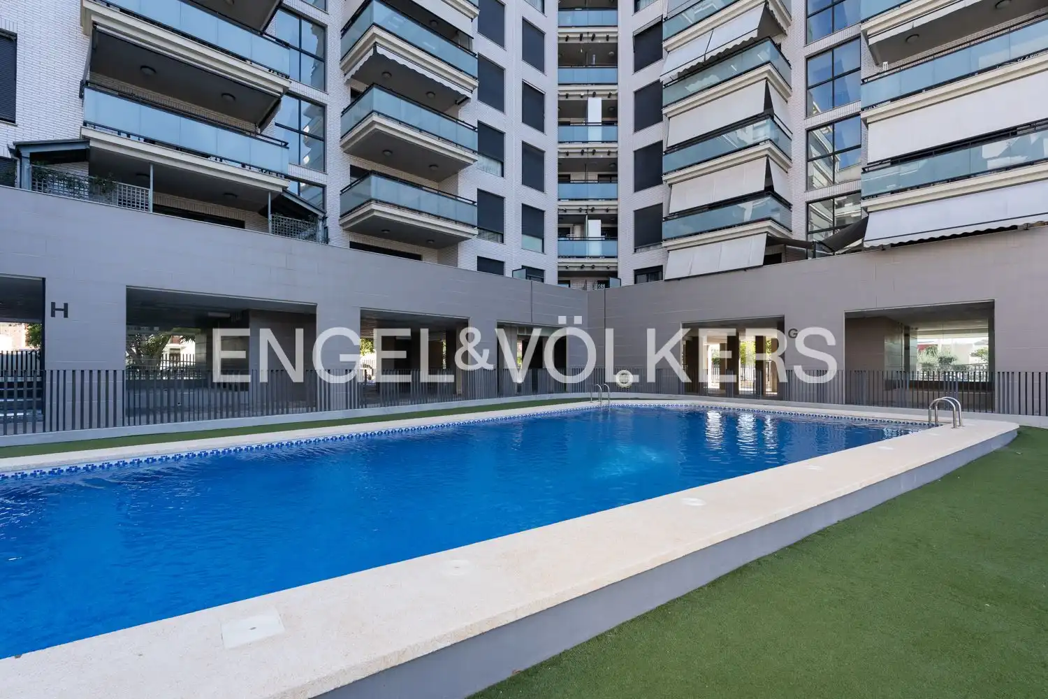 Schwimmbecken von Wohnung zur Miete in Sagunto / Sagunt mit Klimaanlage, Heizung und Privatgarten
