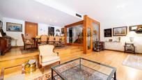 Living room of Single-family semi-detached for sale in  Madrid Capital  with Air Conditioner, Terrace and Swimming Pool