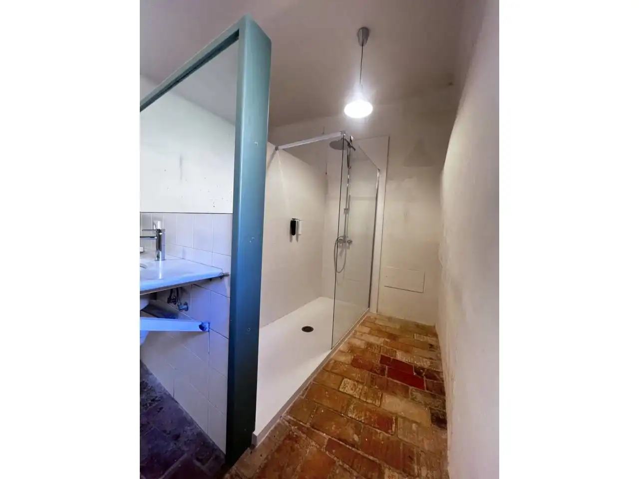 Baño de Casa adosada de alquiler en Avinyonet de Puigventós con Aire acondicionado, Calefacción y Jardín privado