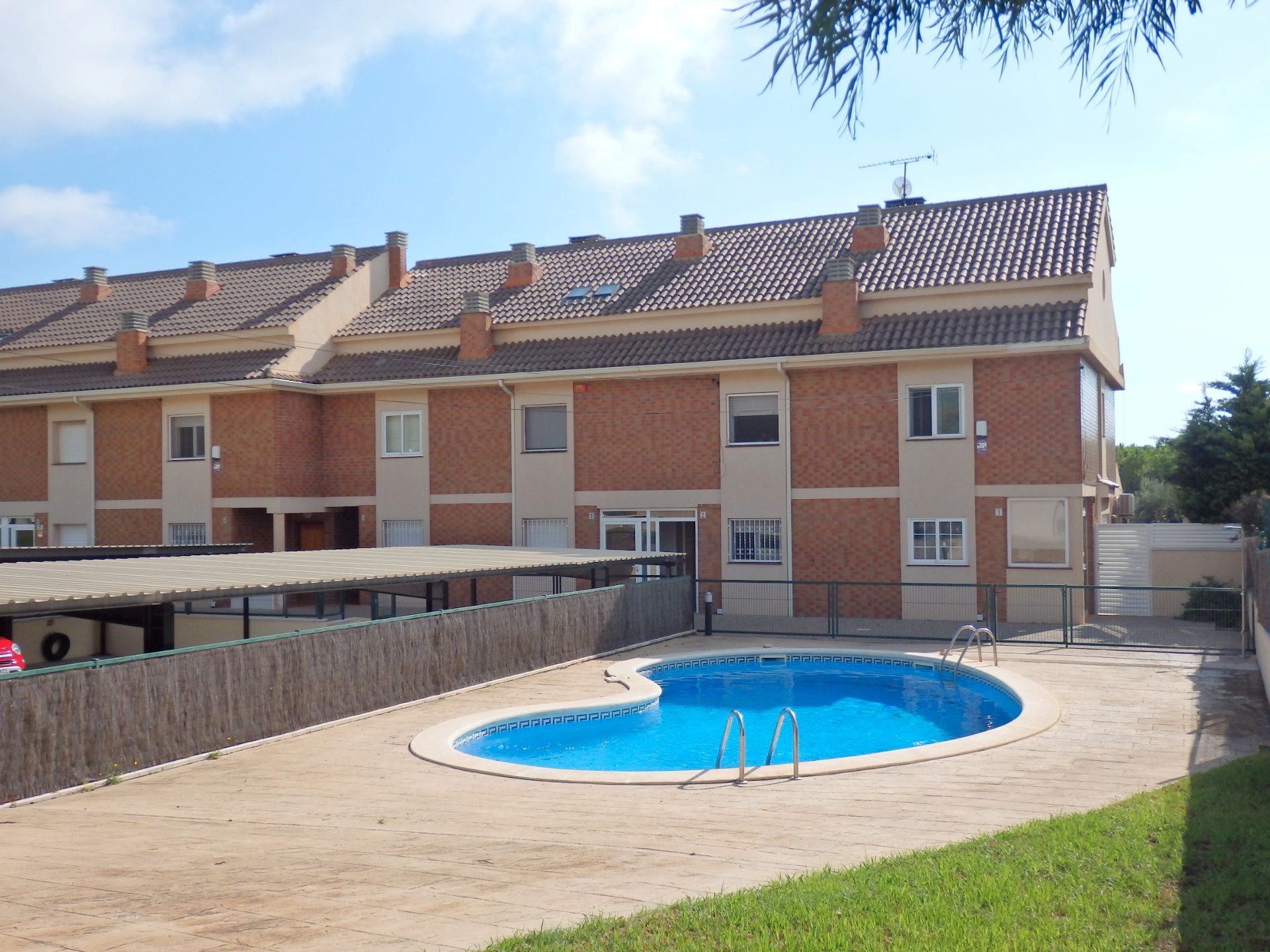 Swimming pool of Single-family semi-detached for sale in Vandellòs i l'Hospitalet de l'Infant  with Air Conditioner, Private garden and Terrace