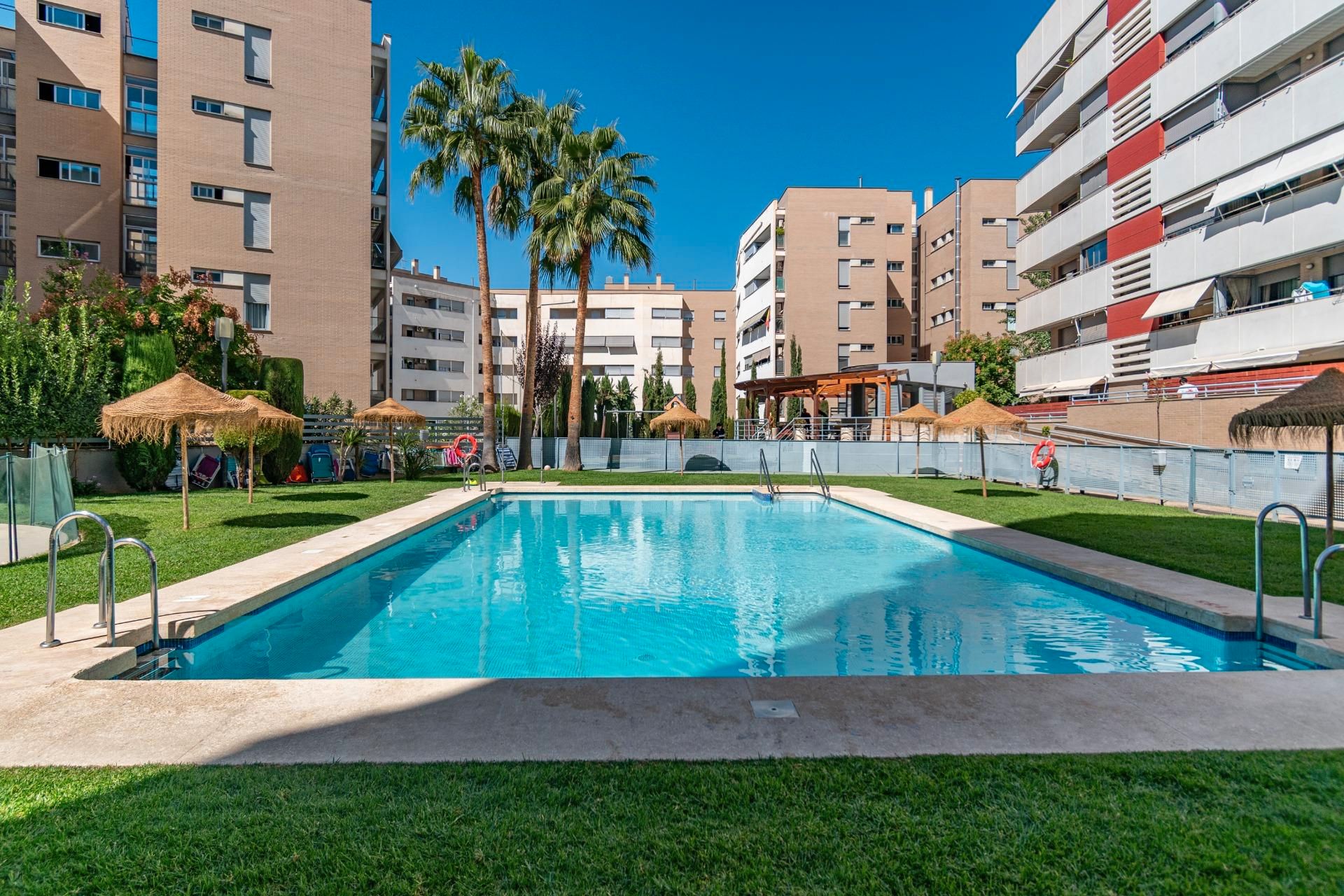 Piscina de Piso en venta en  Granada Capital con Aire acondicionado, Calefacción y Trastero