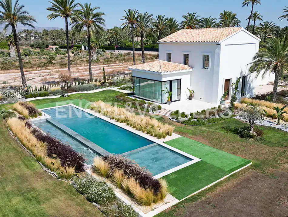 Vista exterior de Casa o xalet en venda en Elche / Elx amb Aire condicionat, Calefacció i Jardí privat