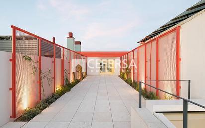 Exterior view of Attic for sale in  Barcelona Capital  with Air Conditioner, Parquet flooring and Terrace