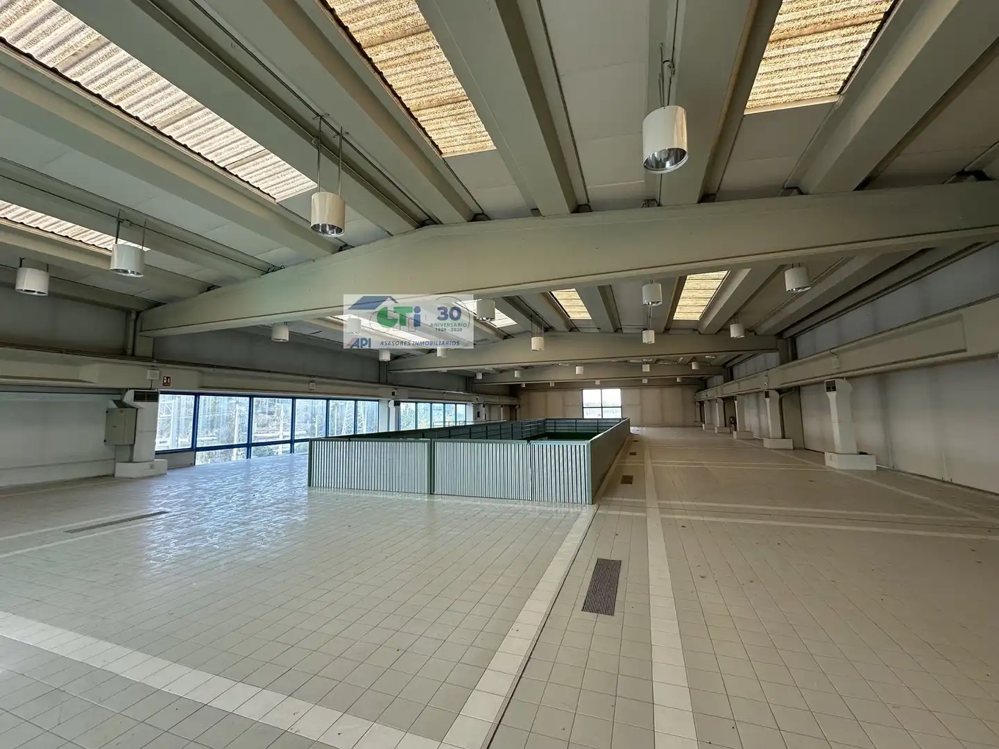 Swimming pool of Industrial buildings for rent in Zaragoza