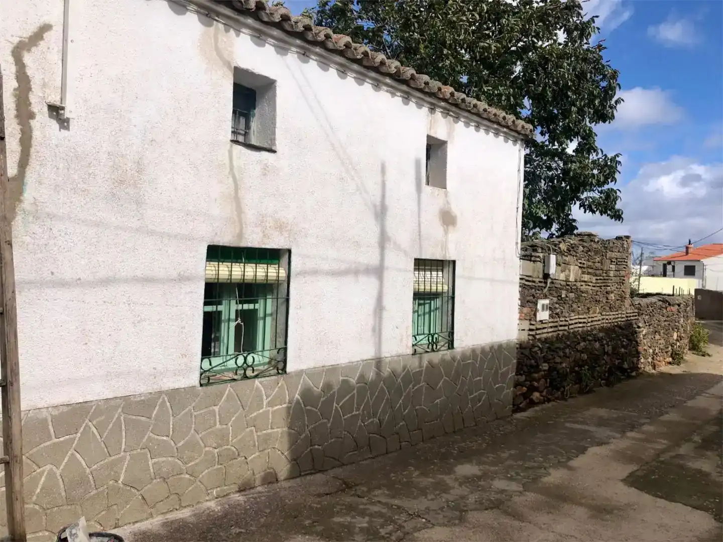 Vista exterior de Pis en venda en Mohedas de la Jara amb Jardí privat, Traster i Moblat