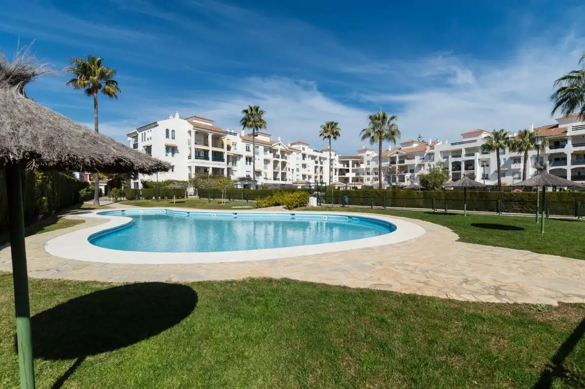 Vista exterior de Apartamento en venta en Marbella con Aire acondicionado, Terraza y Piscina