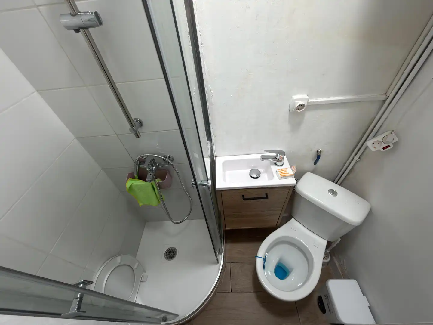 Baño de Local en venta en L'Hospitalet de Llobregat