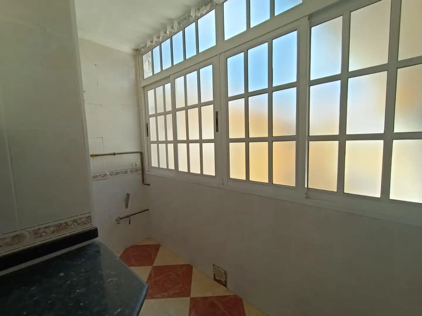 Cocina de Piso en venta en Sevilla con Balcón