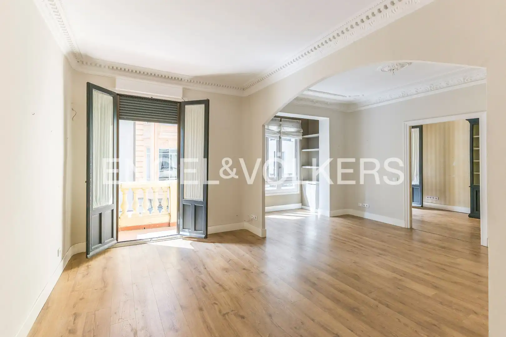 Vista exterior de Piso en venta en  Madrid Capital con Aire acondicionado, Calefacción y Trastero