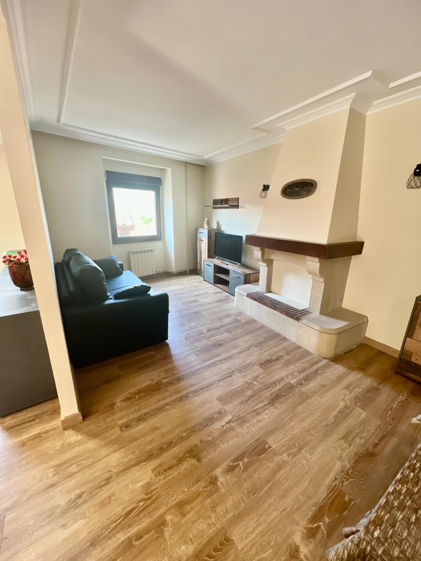 Sala d'estar de Casa adosada en venda en Colunga