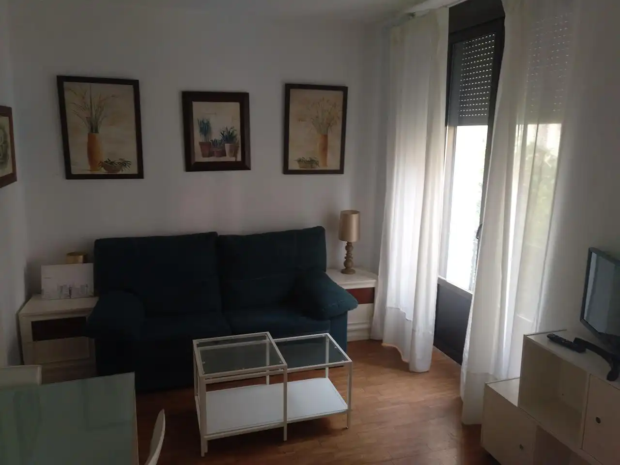Living room of Study for rent in Córdoba  with Air Conditioner, Parquet flooring and Furnished