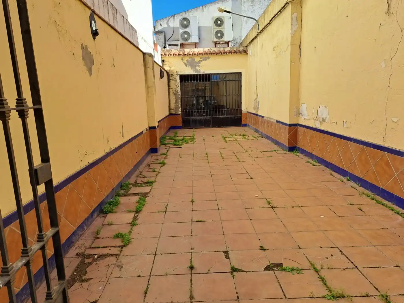 Vista exterior de Local de alquiler en Villaverde del Río