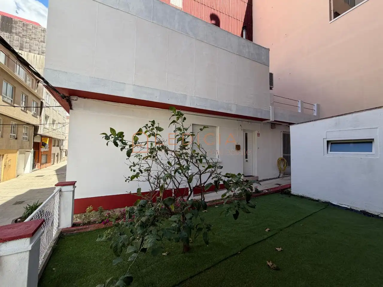 Vista exterior de Casa o chalet de alquiler en Cangas  con Calefacción, Jardín privado y Parquet