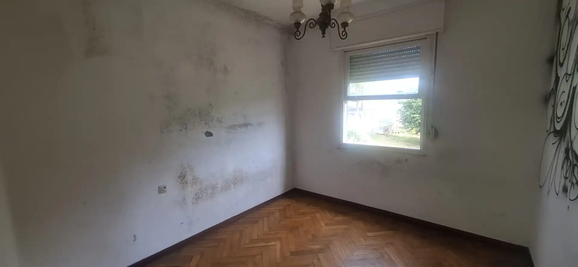 Dormitori de Casa o xalet en venda en Vigo  amb Jardí privat i Terrassa