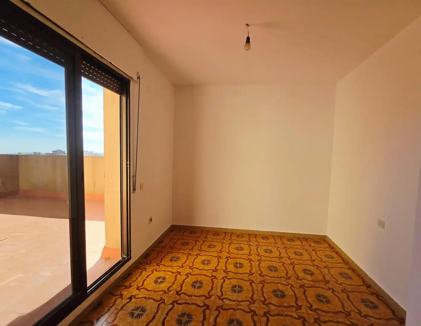 Terraza de Ático en venta en Terrassa con Calefacción, Terraza y Alarma