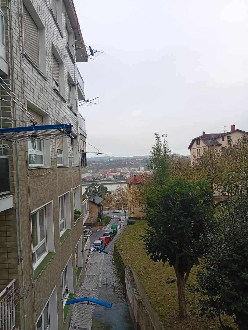 Vista exterior de Pis en venda en Portugalete amb Traster, Moblat i Balcó