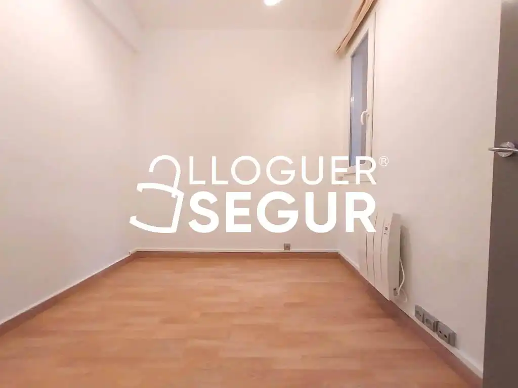 Pis de lloguer a Violant d'Hongria , Sants-Badal