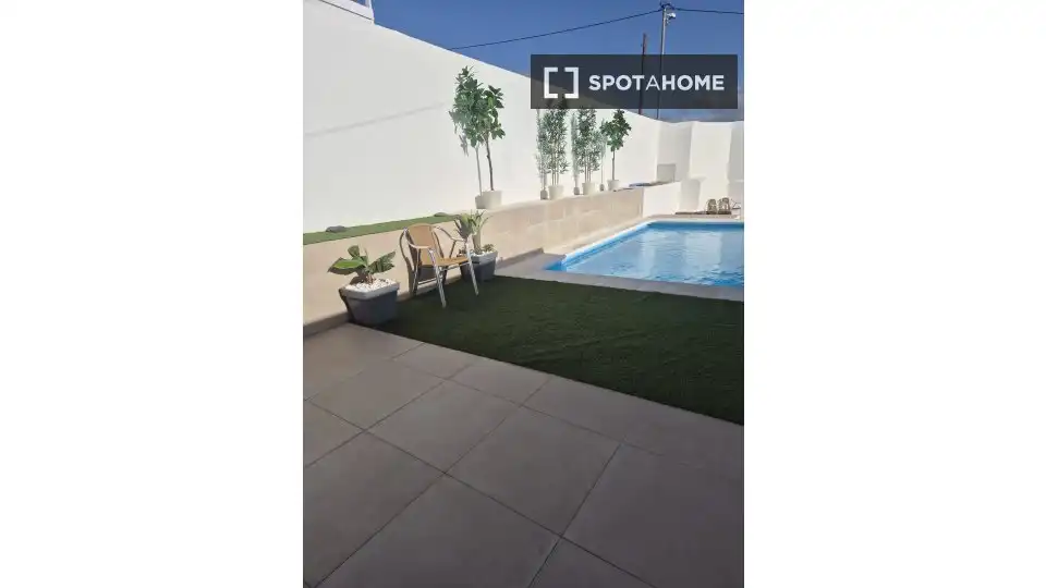 Schwimmbecken von Wohnung zur untervermieten in Arafo mit Klimaanlage, Terrasse und Möbliert
