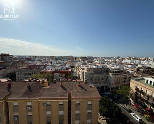 Außenansicht von Wohnung zum verkauf in  Huelva Capital mit Terrasse und Balkon