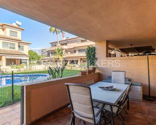 Vista exterior de Casa adosada en venda en  Valencia Capital amb Aire condicionat, Jardí privat i Terrassa