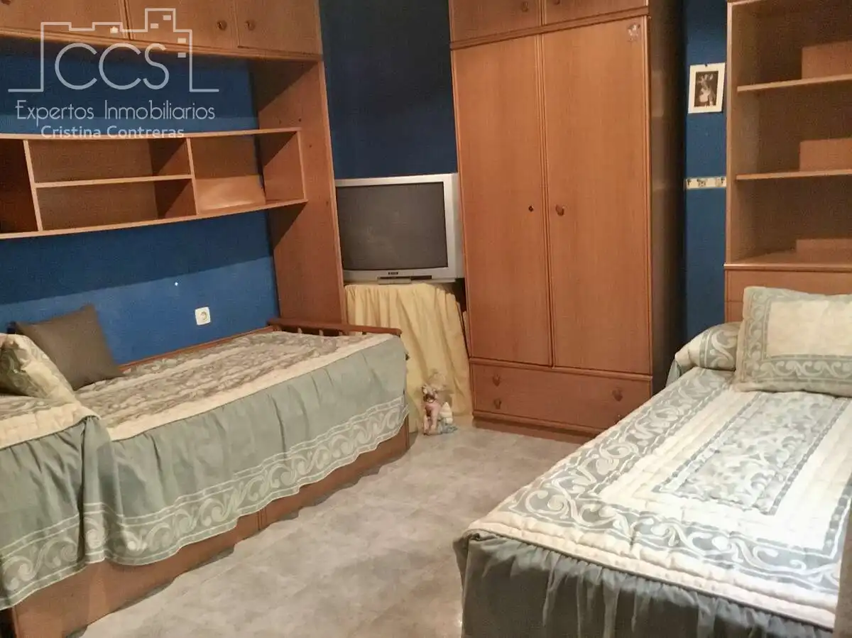 Habitación de Casa adosada en venta en Sevilla con Aire acondicionado, Terraza y Trastero