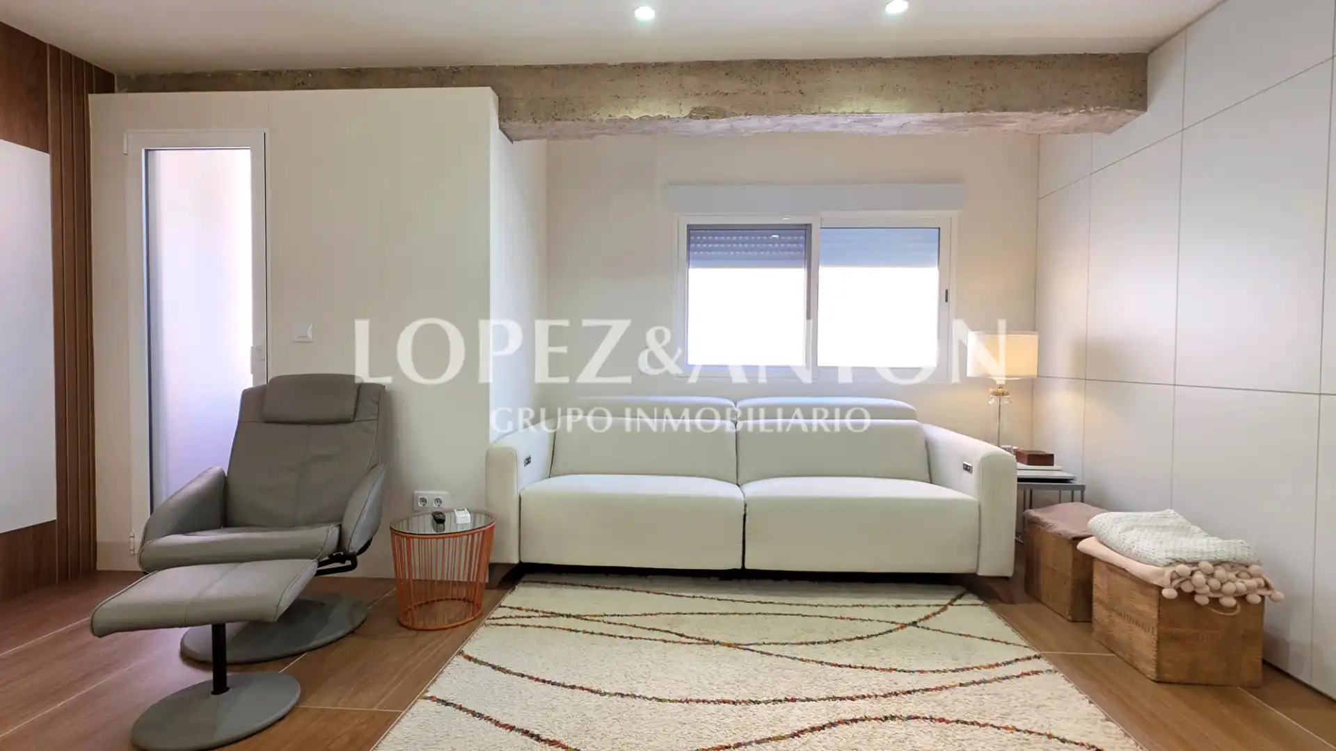 Living room of Flat for sale in L'Eliana  with Air Conditioner and Balcony