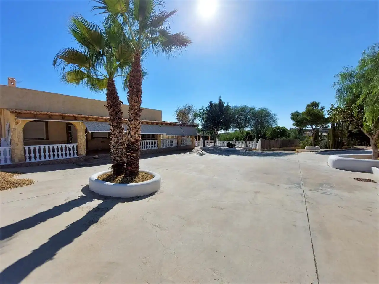 Außenansicht von Wohnung zum Verkauf in Elche / Elx mit Privatgarten, Schwimmbad und Möbliert