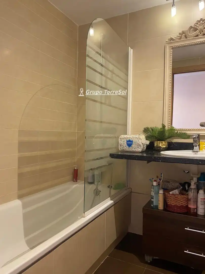 Badezimmer von Wohnung zum Verkauf in El Vendrell mit Klimaanlage, Heizung und Terrasse
