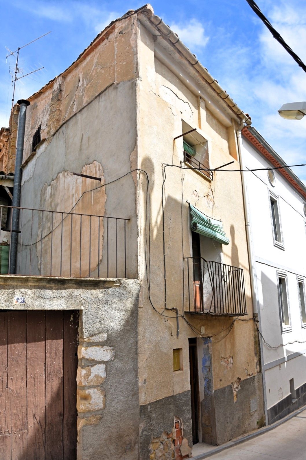 Außenansicht von Country house zum verkauf in Valdealgorfa mit Balkon